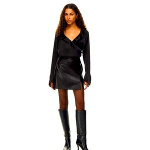 Aritzia Wilfred Patio Vegan Leather Mini Skirt, NWOT
